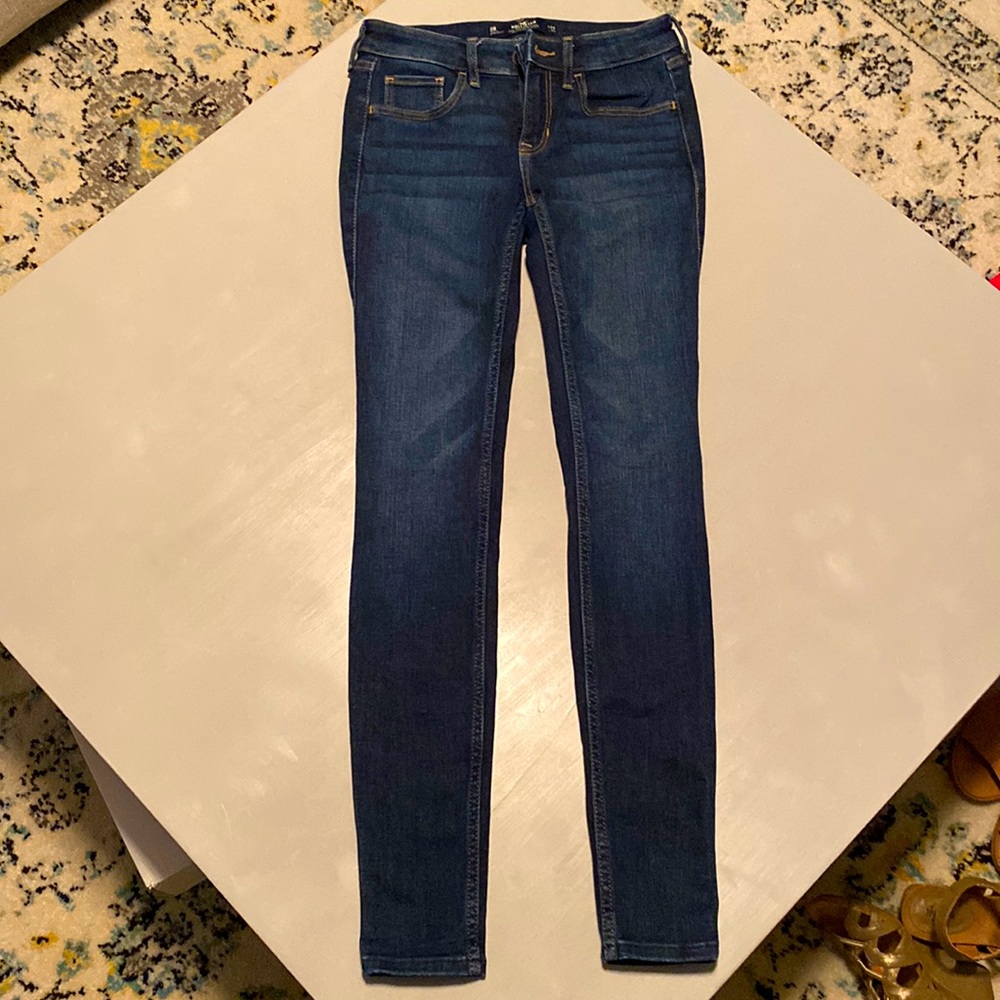 Hollister denim jeans low rise super skinny size 0 R stretch denim. Worn once